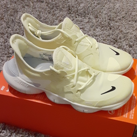 Nike Shoes - WMNS RUNNING NIKE FREE RN 5.0
